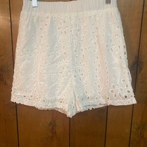 High-Waist White Eyelet Shorts with Elastic Waistband